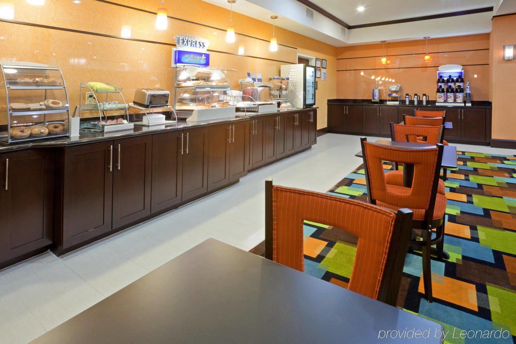 Holiday Inn Express Hotel & Suites Dallas West, An Ihg Hotel Restaurant photo